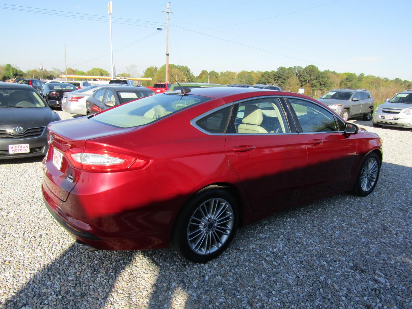 2015 Red Ford Fusion SE (3FA6P0HDXFR) with an 1.5L L4 DOHC 16V engine, Automatic transmission, located at 15016 S Hwy 231, Midland City, AL, 36350, (334) 983-3001, 31.306210, -85.495277 - Photo#7